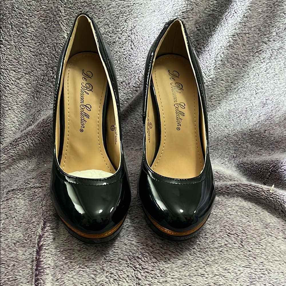 New, De Blossom Collection Black Heels Timeless Elegance